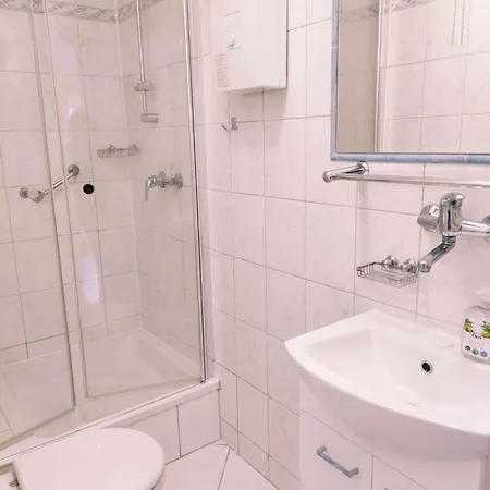 Pensjonat Z łazienkami Obiekt Przy żeglarzy 3*